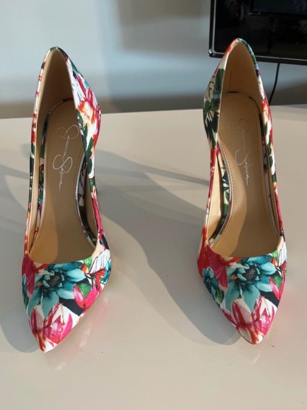 OFFERS! Jessica Simpson Pharris Floral Pointed Toe Pumps Tropical Heels 7.5 - Picture 2 of 12